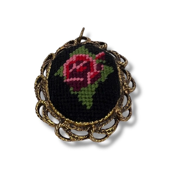 Vintage‎ Petit Point Brooch Rose Design Needlepoint Gold Tone Filigree 1960s - Picture 5 of 8